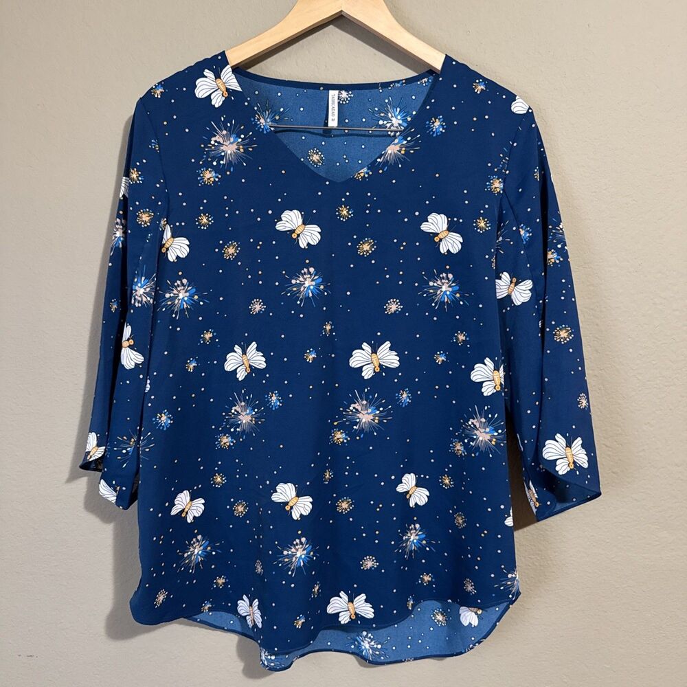 TAOHUADAO  Women's Split Bell Sleeve Blouse Size Medium Butterfly Print Top